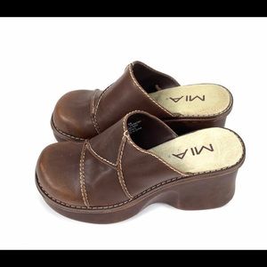 Y2K MIA clogs